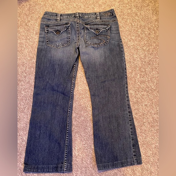 Women’s Size 30 Silver Jean Capris - Picture 5 of 7